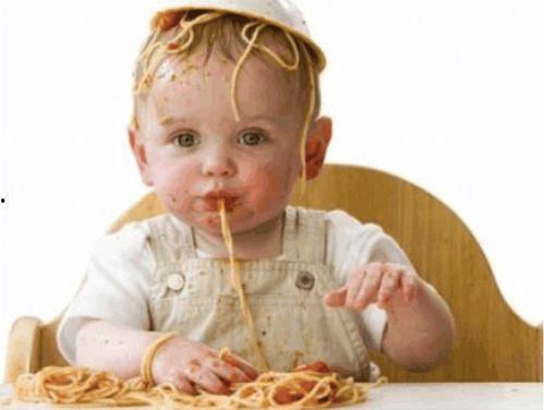 骂小孩吃瓜视频素材,揭秘小孩吃瓜视频背后的骂战风云