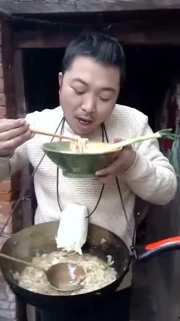 吃瓜搬凳子视频