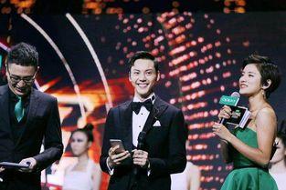 盛典明星集体吃瓜视频,明星集体吃瓜，趣味横生瞬间曝光