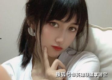 网红吃瓜事件俩个女的视频,两位女主角视频引发热议