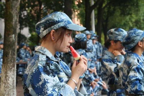 军训视频带你吃瓜,视频带你揭秘“吃瓜”背后的故事